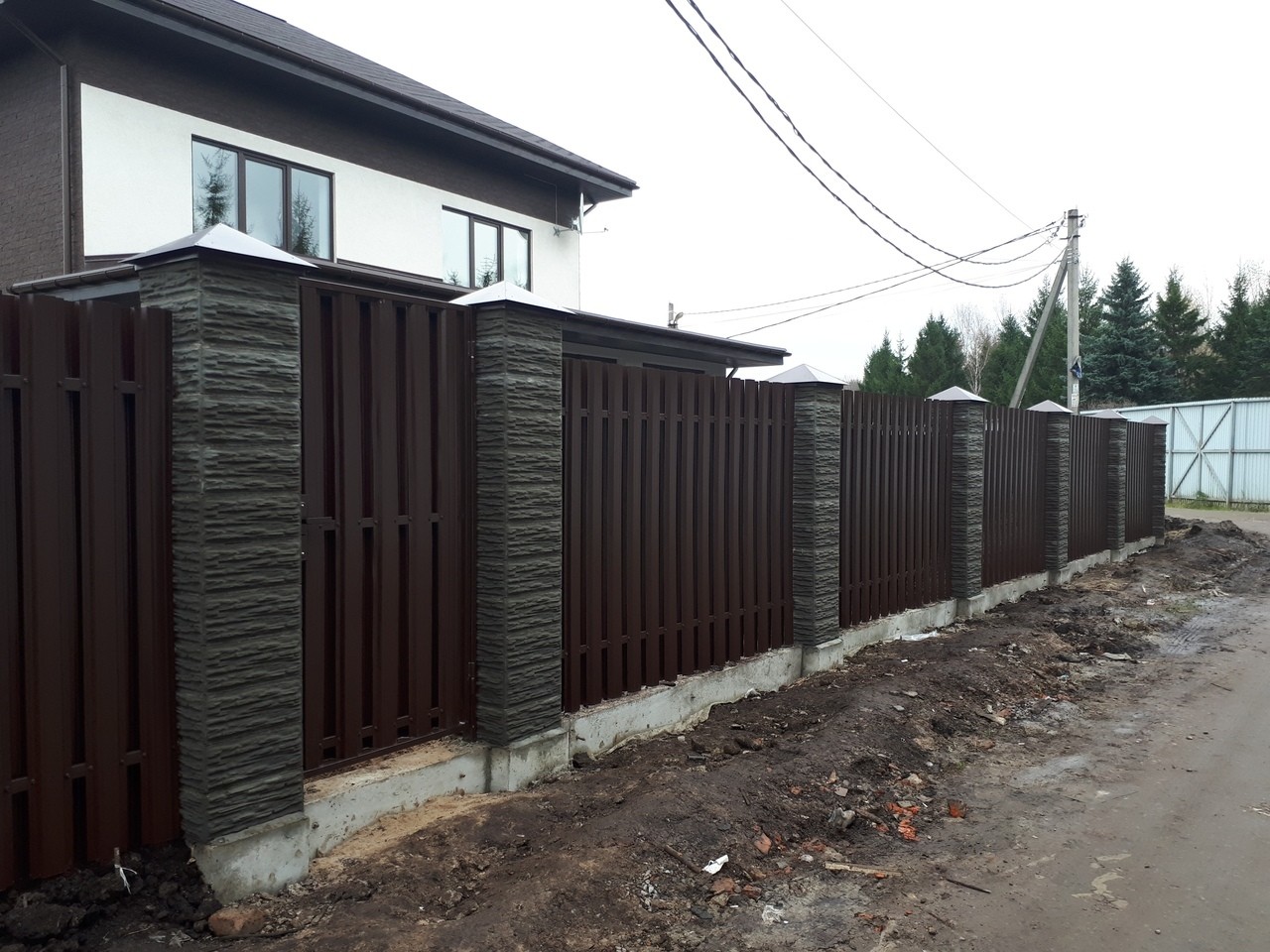Забор шахматка 40м из штакетника столбы под камень фото3 в Ханты-Мансийске