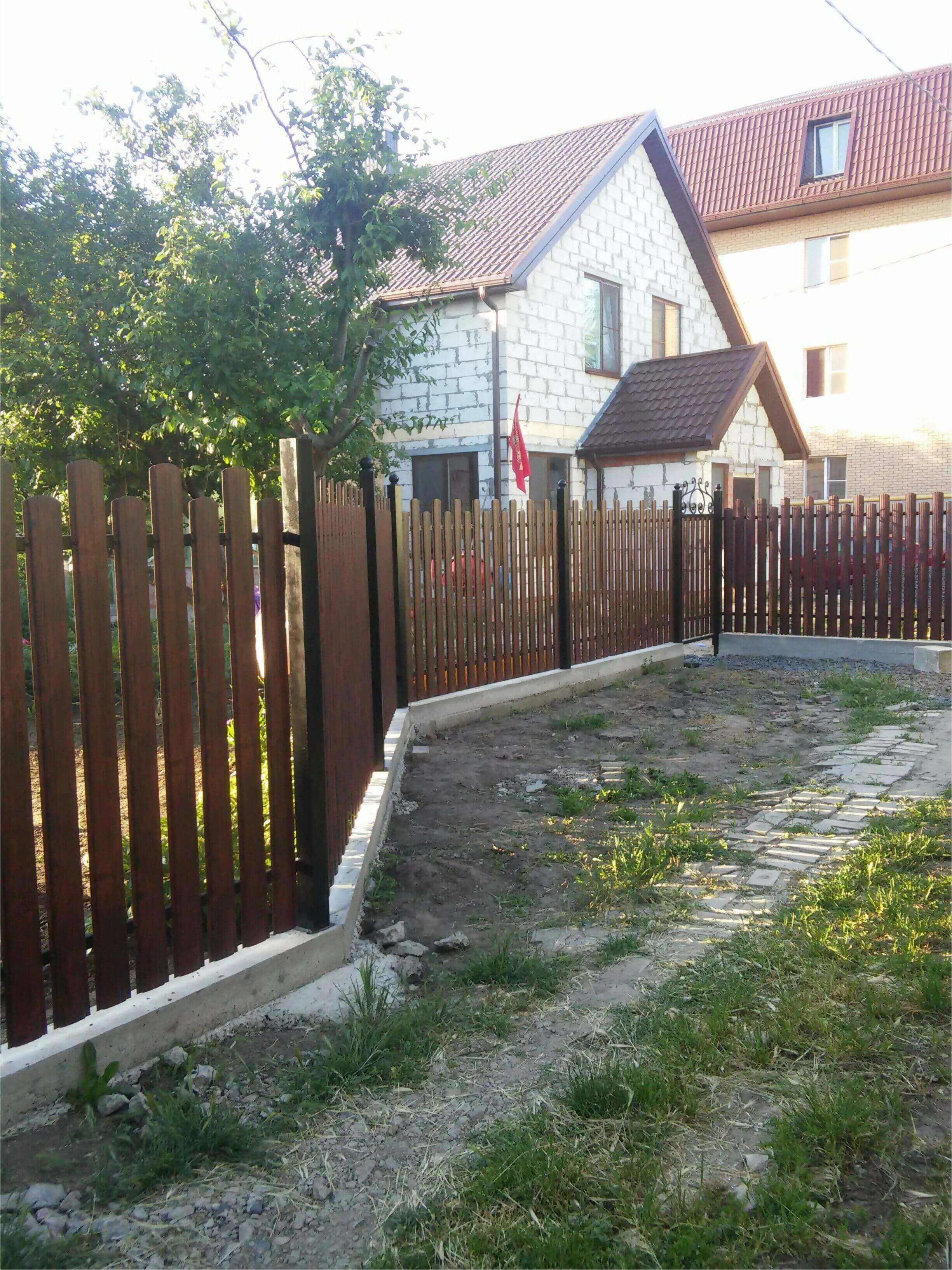 Забор из штакетника 90м фото4 в Ханты-Мансийске
