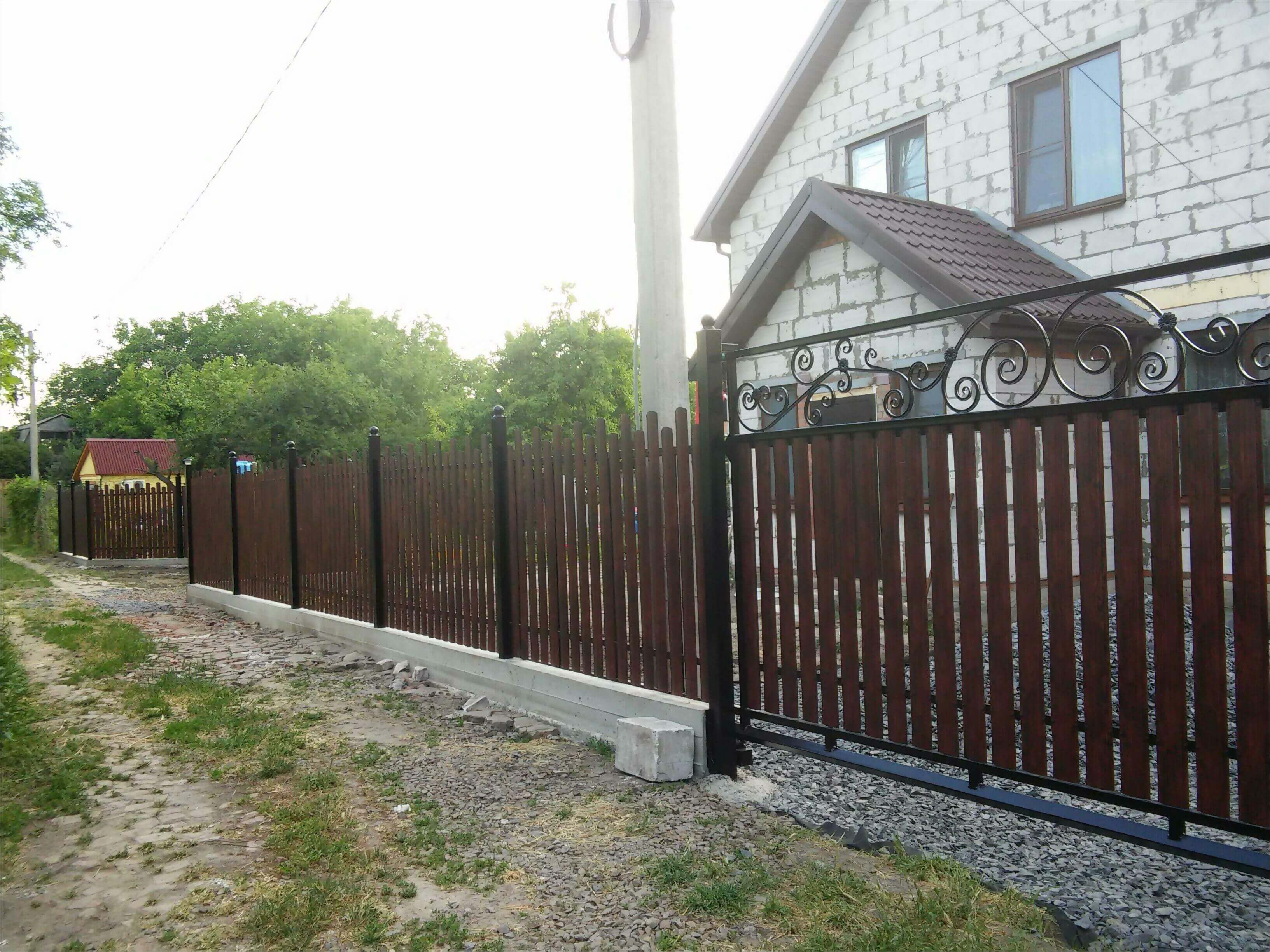 Забор из штакетника 90м фото1 в Ханты-Мансийске