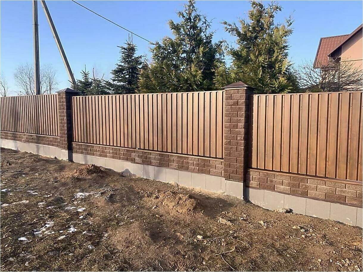 Забор из профлиста НС-21 цвет Printech темное дерево фото7 в Ханты-Мансийске
