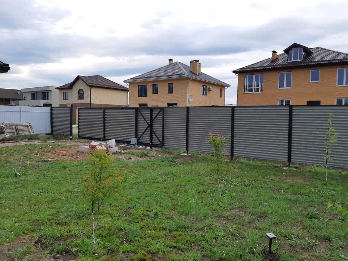 zabor-zhalyuzi-ral8019-temnyy-shokolad-foto3 в Ханты-Мансийске