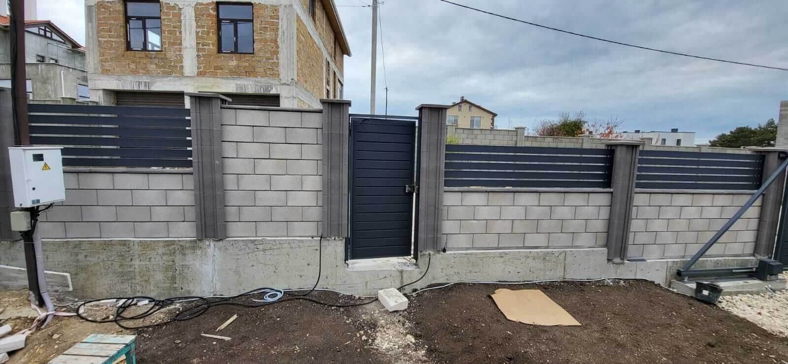 Забор-ранчо из металлопланкена 28м RAL7024 Серый Графит МАТТЕ фото 6 в Ханты-Мансийске