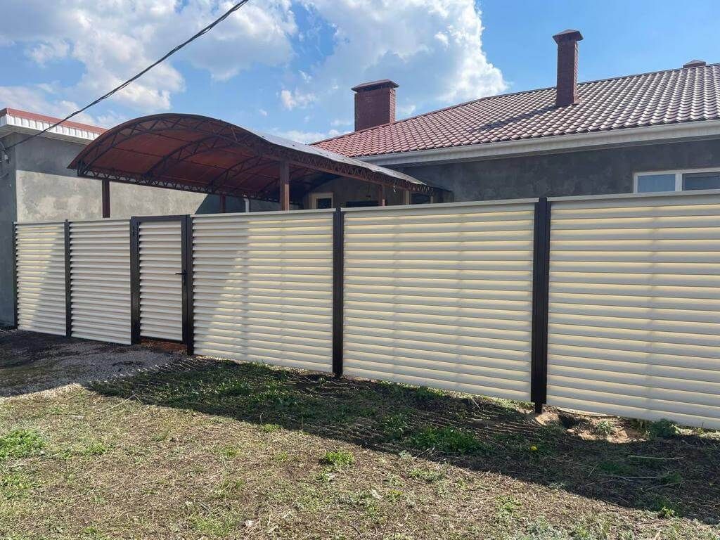 Забор из ламелей Еврожалюзи 25м RAL1015/1015 Слоновая Кость двусторонний фото 5 в Ханты-Мансийске