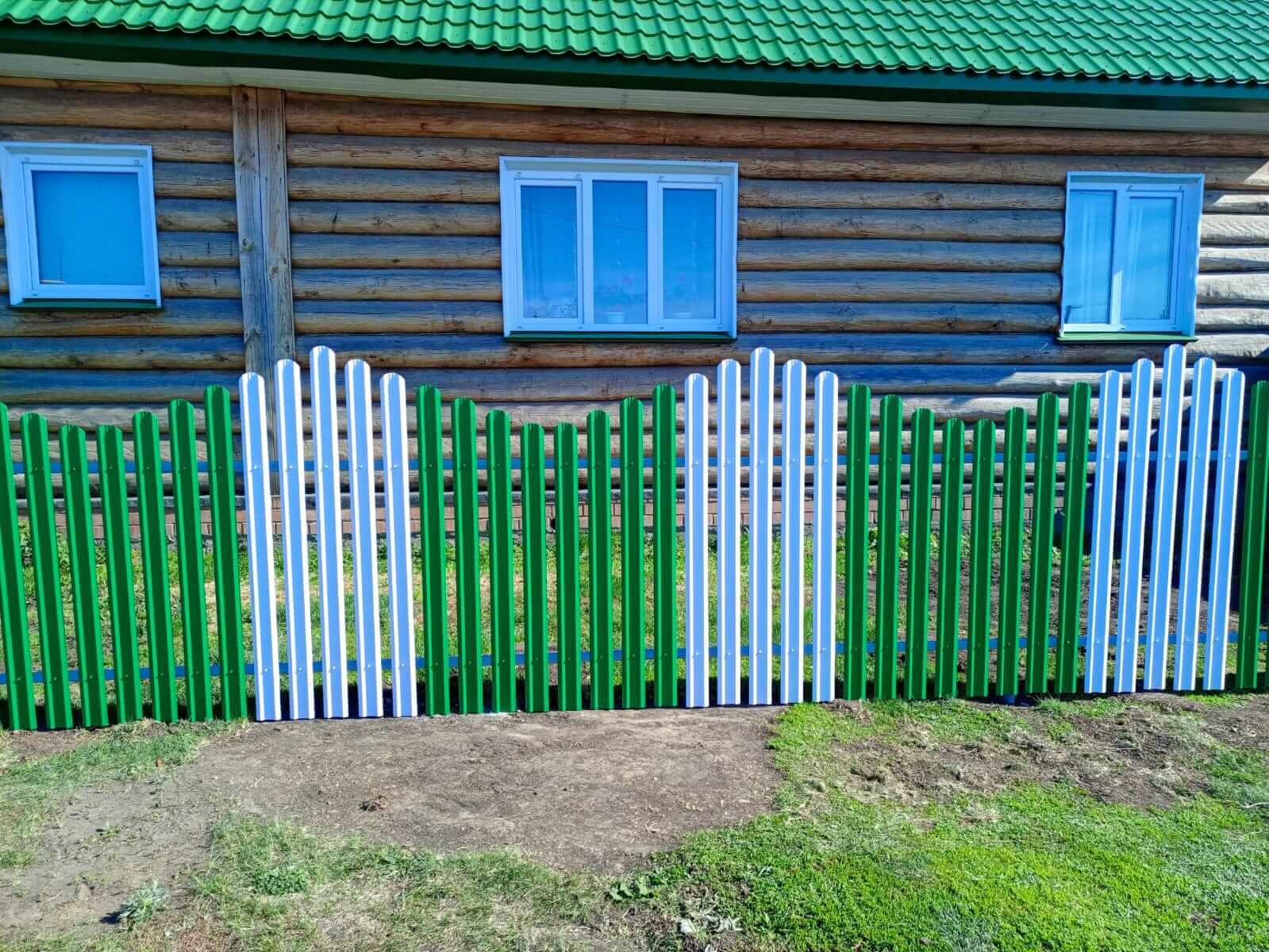 Забор из штакетника 18м в двух цветах RAL9003 Белый + RAL6029 Зеленая Мята в Ханты-Мансийске