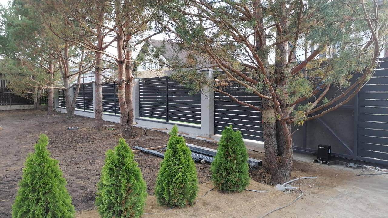 Забор-ранчо из металлопланкена 36м RAL7024 Серый Графит фото 6 в Ханты-Мансийске