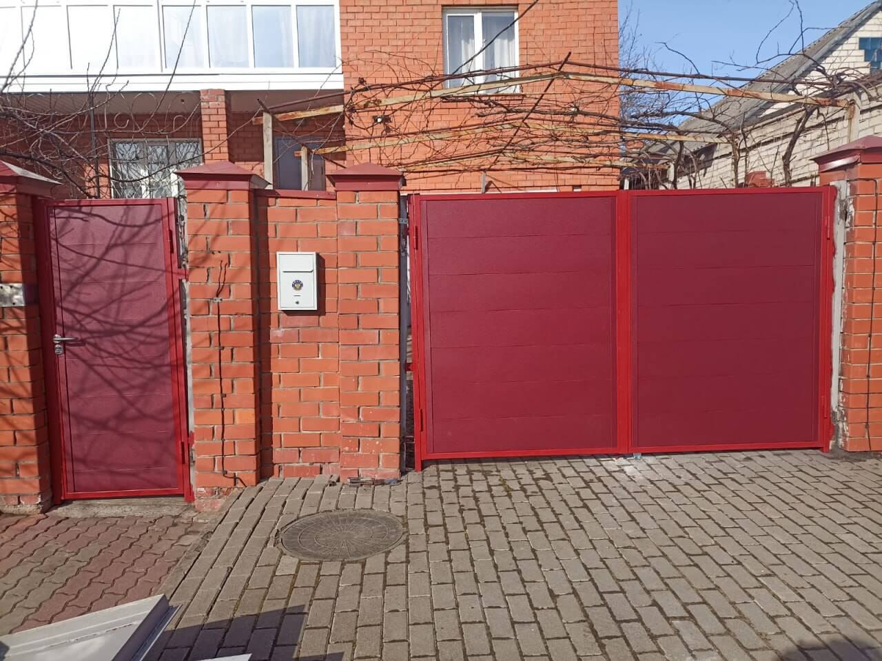 Ворота и калитка из металлопланкена 4м RAL3005 Красное Вино, Стальной Бархат в Ханты-Мансийске