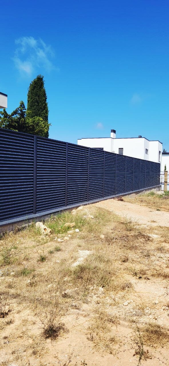 Забор-жалюзи 65м RAL7024/7024 Серый Графит МАТТЕ двусторонний фото 6 в Ханты-Мансийске