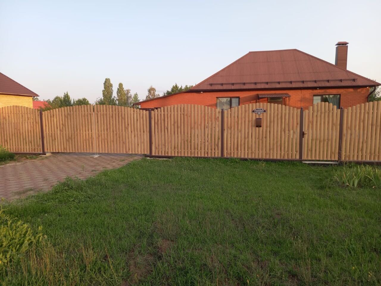 Забор из евроштакетника 24м Клен Светлый SteelArt фото 3 в Ханты-Мансийске