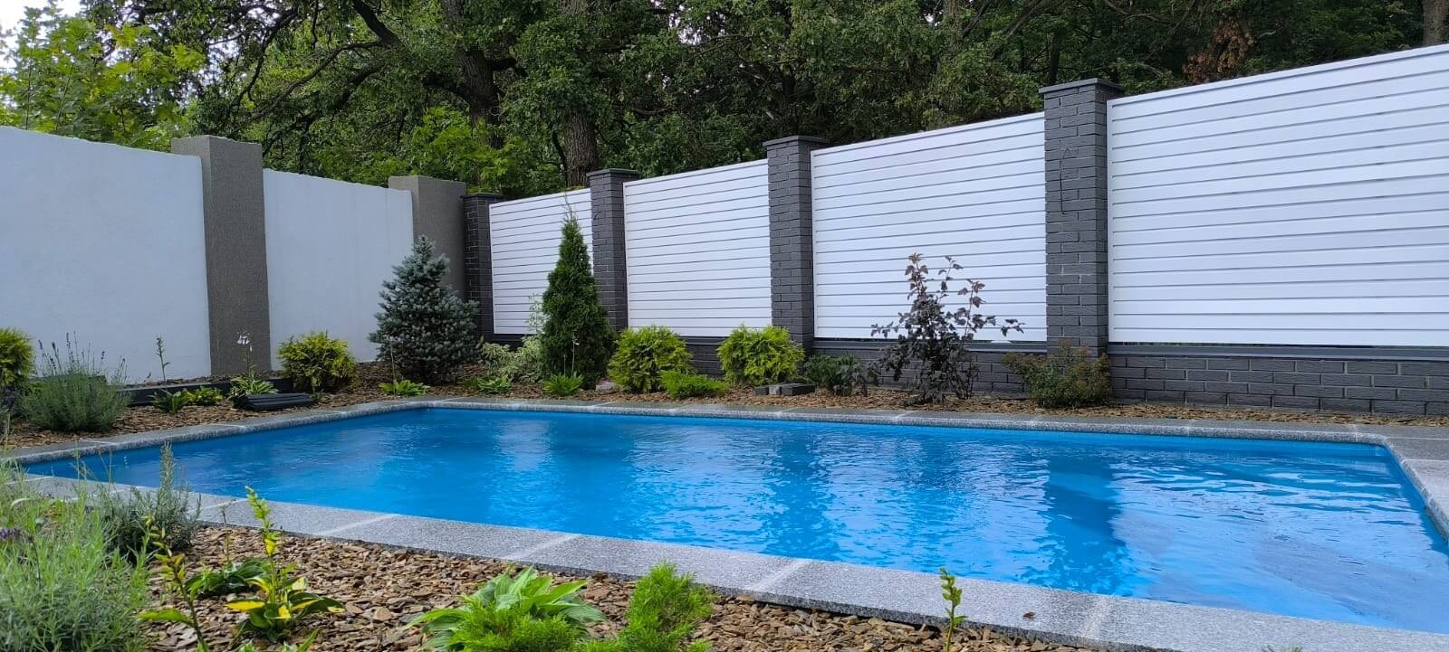 Забор-жалюзи из ламелей Хай-Тек 54м RAL9003 Белый фото 4 в Ханты-Мансийске