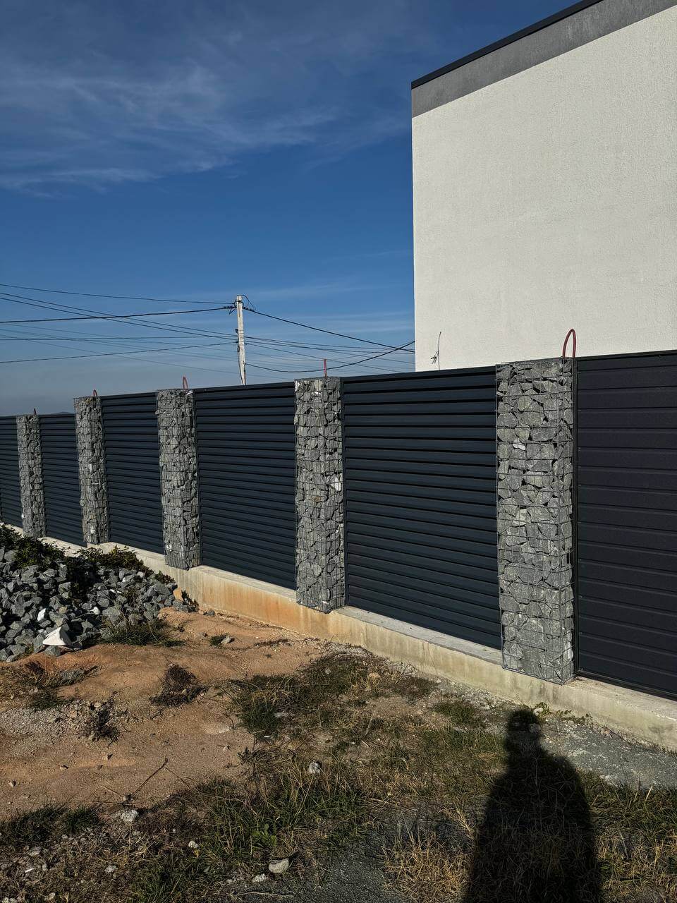 Забор-жалюзи из ламелей ЭКО-Z-US усиленных 36м RAL7024/7024 Серый Графит двусторонний МАТТЕ фото 6 в Ханты-Мансийске