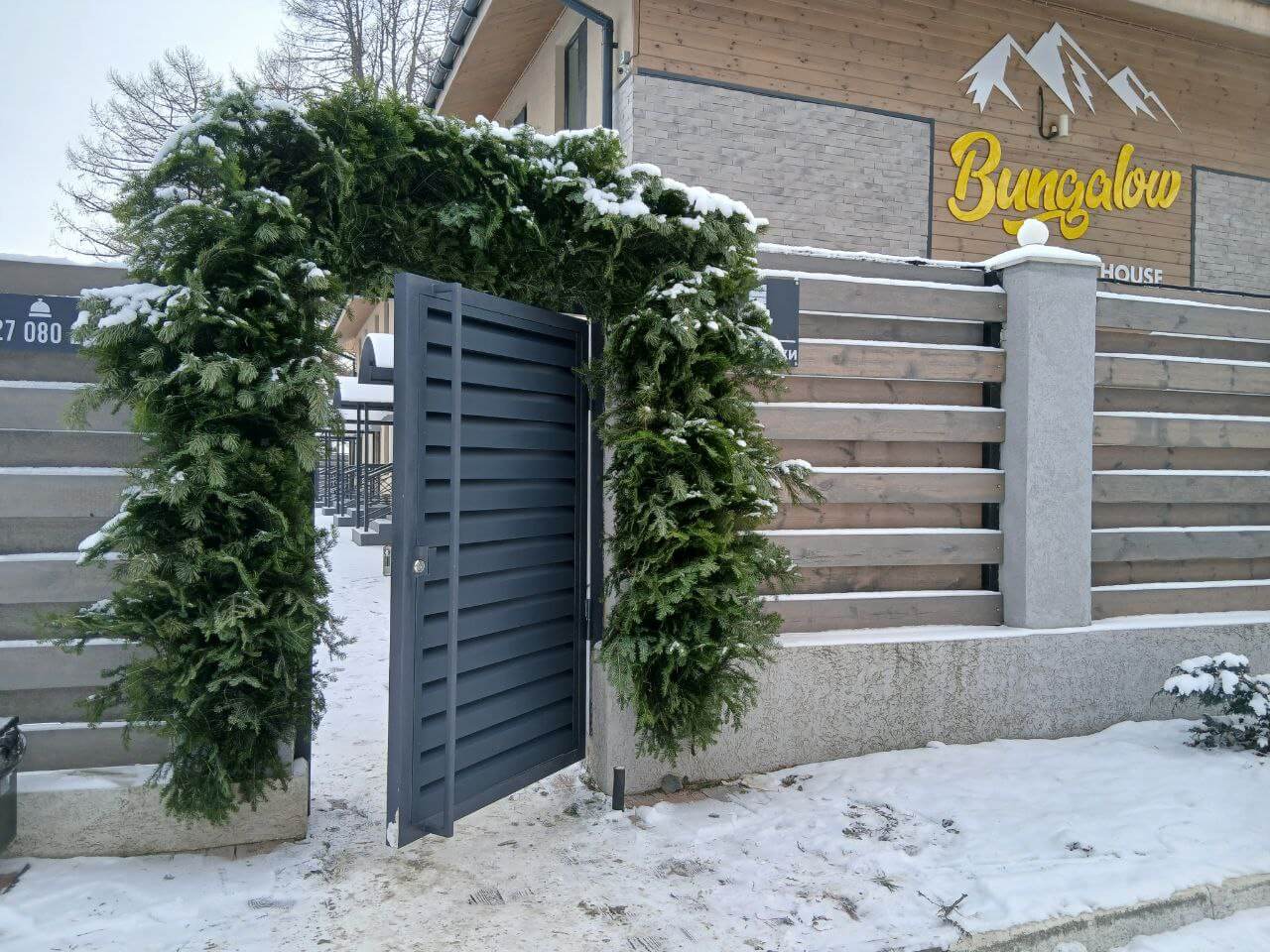 Входная группа из ламелей Хай-Тек RAL7024/7024 Серый Графит двусторонний МАТТЕ фото 15 в Ханты-Мансийске