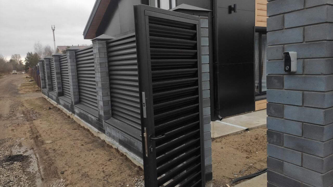 Забор-жалюзи из ламелей ЭКО-Z 17м RAL9005/9005 Черный МАТТЕ фото 1 в Ханты-Мансийске