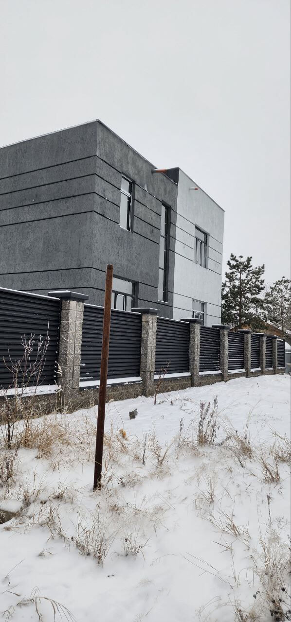Забор-жалюзи из ламелей ЭКО-Z 66м RAL9005/9005 Черный двусторонний МАТТЕ фото 1 в Ханты-Мансийске