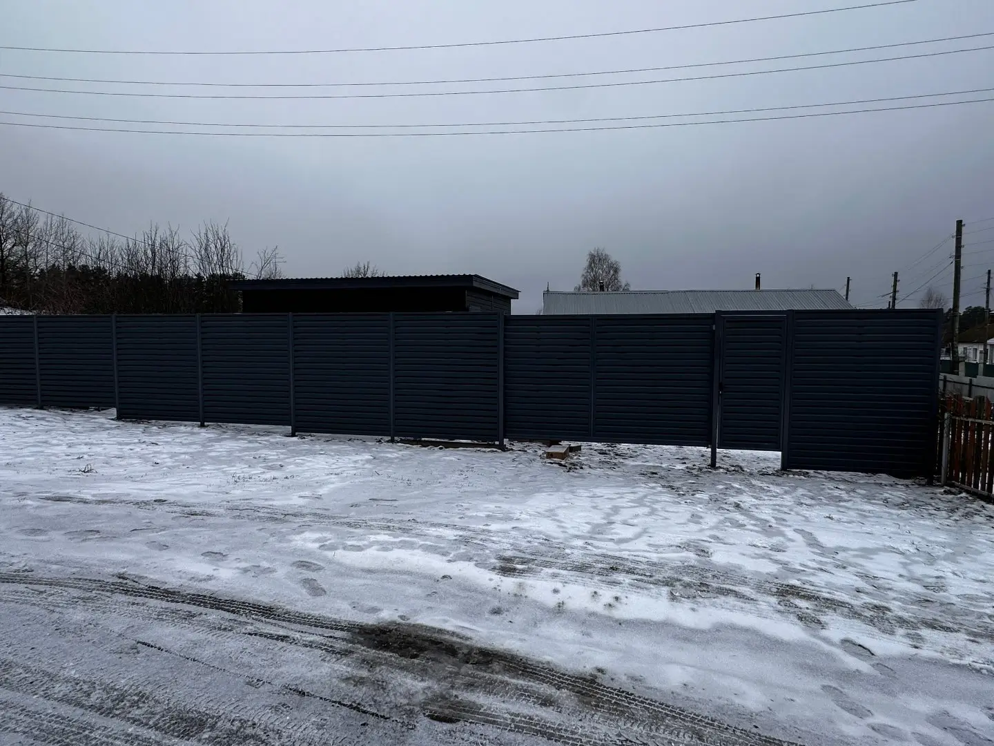 Забор-жалюзи из ламелей Хай-Тек 20м RAL7024/7024 Серый Графит двусторонний МАТТЕ фото 1 в Ханты-Мансийске