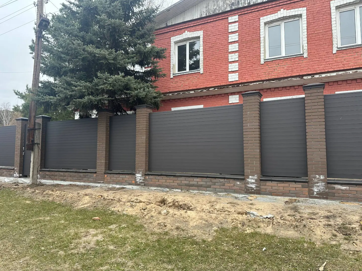 Забор-ранчо из металлического планкена 28м RAL8019 Темный Шоколад МАТТЕ в Ханты-Мансийске