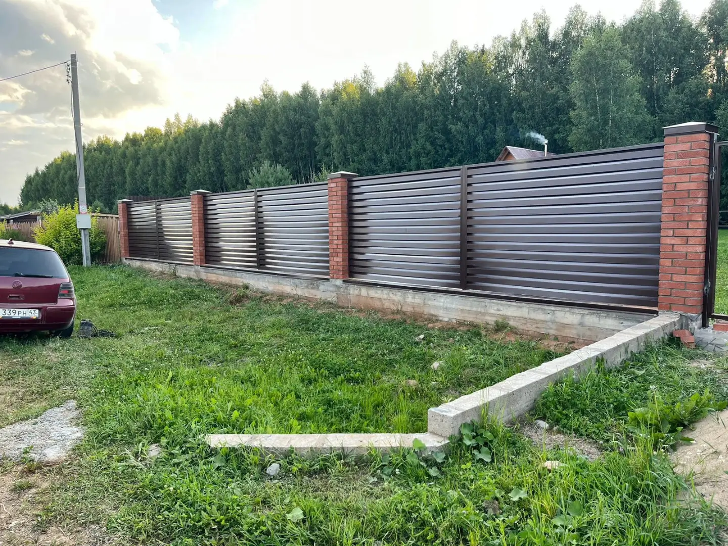 Забор-жалюзи из ламелей Хай-Тек 26м RAL8017/8017 Шоколад двусторонний в Ханты-Мансийске