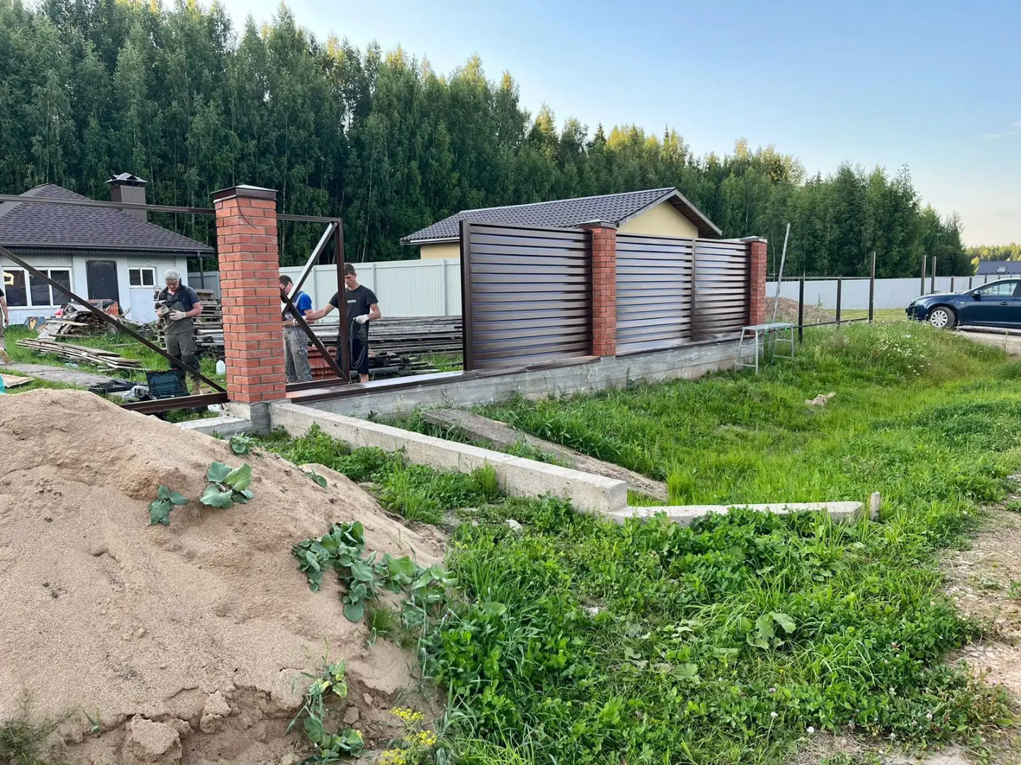 Забор-жалюзи из ламелей Хай-Тек 26м RAL8017/8017 Шоколад двусторонний фото 3 в Ханты-Мансийске